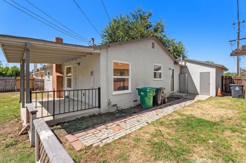 2513 Deodar St, Santa Ana, CA 92705-1765