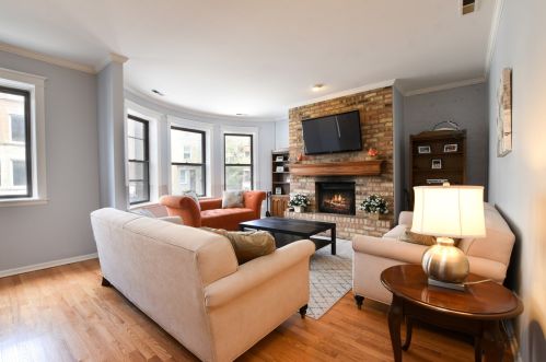 921 Addison St, Chicago, IL 60613-4310