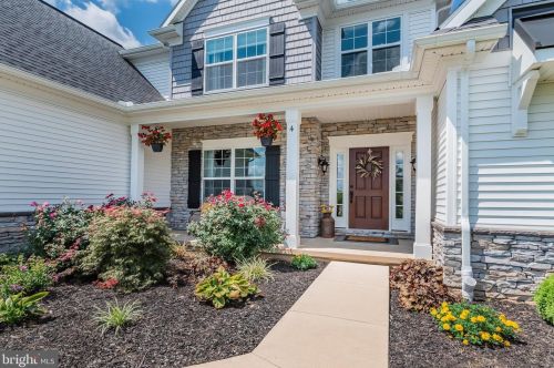 4 Peyton Dr, Carlisle PA  17015-8548 exterior