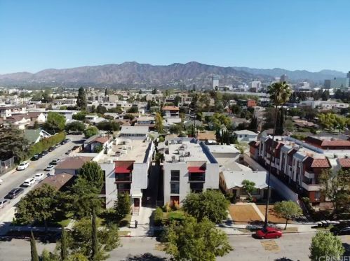 425 Lomita Ave, Glendale CA  91204-3013 exterior