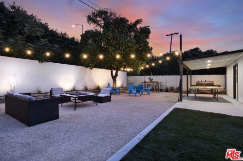 15220 Morrison St, Van Nuys CA  91403-1503 exterior