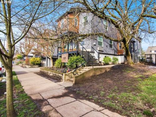 223 Ivy St, Portland, OR 97212-2081