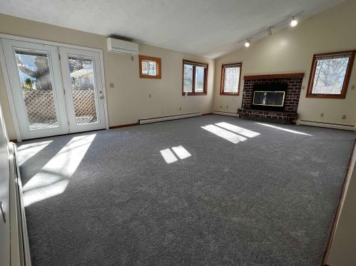 60 Marie Ave, Nashua, NH 03063-3557