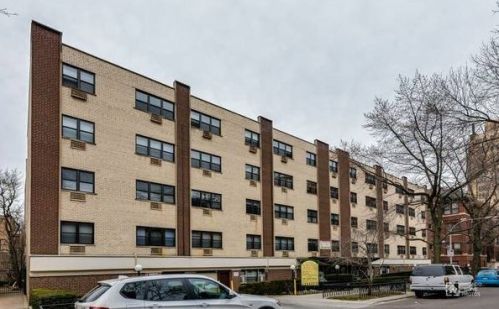 452 Aldine Ave, Chicago, IL 60657-3657