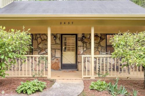 2437 Horseshoe Bend Rd, Marietta, GA 30064-4411