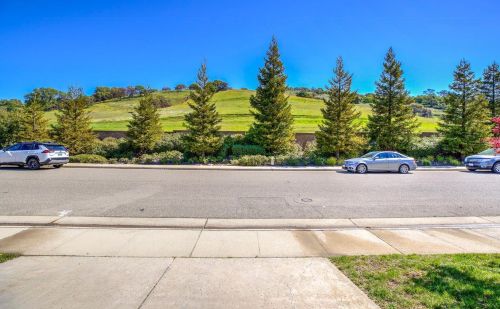 1125 Galston Dr, Folsom, CA 95630-6135