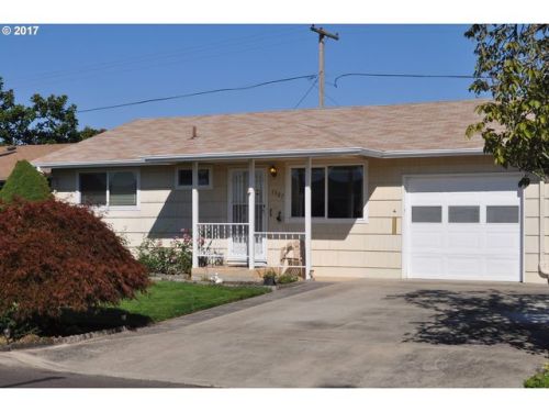 1307 Hampton Way, Woodburn, OR 97071-2426