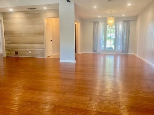 1016 Cripple Creek Dr, Austin TX  78758-5132 exterior