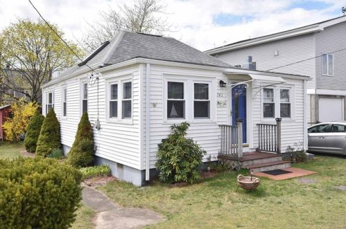 341 Shawomet Ave, Warwick, RI 02889-3638