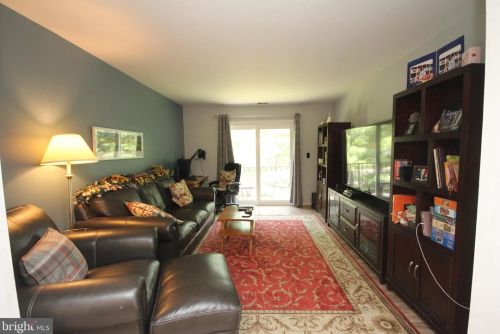 213 Silver Ct, Trenton NJ  08690-3514 exterior