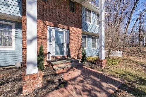 111 Star Dr, Southington, CT 06489-3825