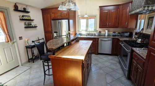 18 Roger Rd, Providence, RI 02919-2226