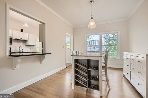 3685 Cantrell Rd, Atlanta GA  30319-1304 exterior