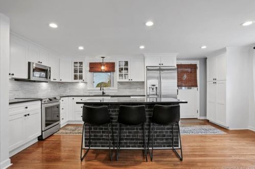 20 Toilsome Ave, Norwalk, CT 06851-2321