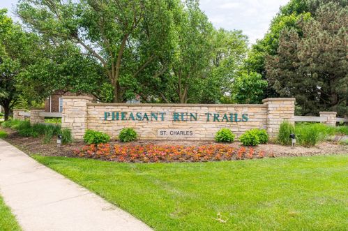 815 Pheasant Trl, Saint Charles, IL 60174-8802