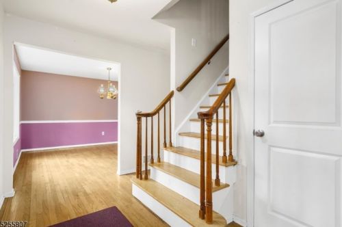 9 Aerie Wynde Dr, Parsippany, NJ 07834-9303