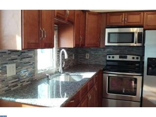 44 Balsam Rd, Levittown PA  19057-3010 exterior