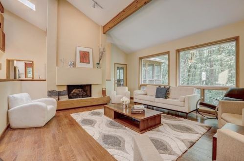 70 Glen Oaks Dr, Atlanta GA  30327-4714 exterior