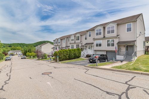 51 Lakeview Ter, Wantage, NJ 07461-4710