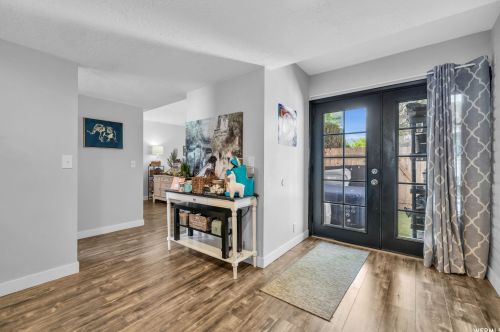 7917 Harvel Dr, Sandy UT 84070-0118 exterior