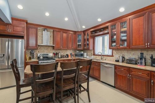 142 Brookfield Ave, Nutley, NJ 07110-1216