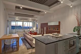 300 Akard St, Dallas TX  75201-3469 exterior