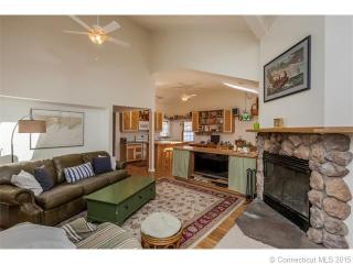 44 Harbor View Rd, Guilford, CT 06437-3721