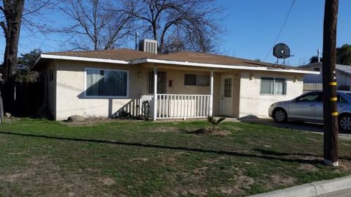 305 Santa Clara St, Madera, CA 93637-5316