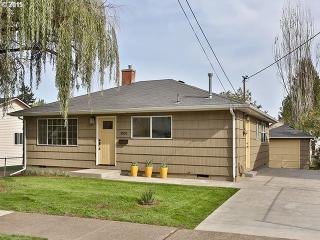 8502 Hamlin Ave, Portland, OR 97217-7146