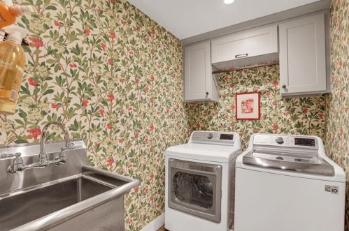 2488 Dellwood Dr, Atlanta GA  30305-4076 exterior