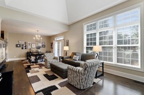 1025 Hickory Dr, Western Springs, IL 60558-5000