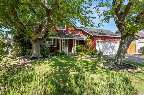8871 Sharkey Ave, Elk Grove, CA 95624-1641