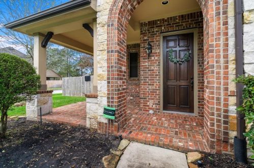 451 Hendricks Forest Ln, Conroe TX  77384-3746 exterior