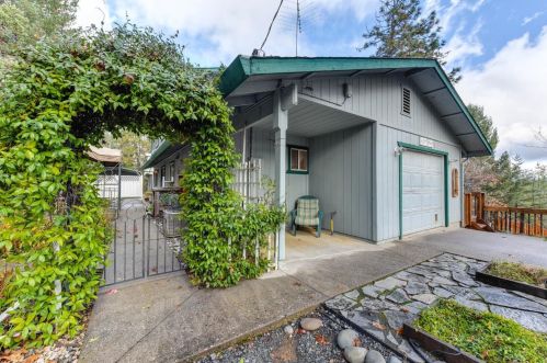 20395 Montana Ln, Cape Horn, CA 95713-8800