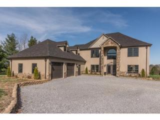 134 Country Acres Dr, Elizabethton, TN 37643-5085