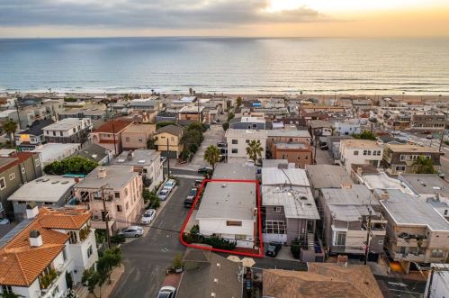 411 36th St, Manhattan Beach, CA 90266-3271