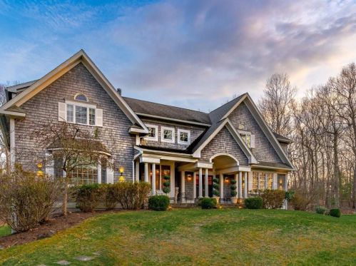 40 David Ct, Warwick, RI 02818-1076