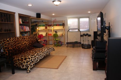 7851 Oleander Ave, Niles IL  60714-3155 exterior