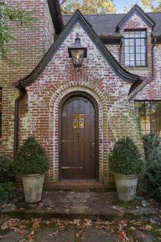 81 Lakeview Ave, Atlanta GA  30305-3779 exterior