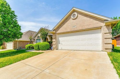 2805 White Rock Dr, Fort Worth, TX 76131-2050