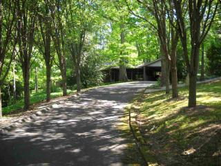 100 Longstreet Dr, Dandridge, TN 37725-4322