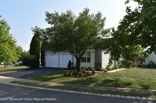 38 Tuscany Cir, Lakehurst, NJ 08759-6184