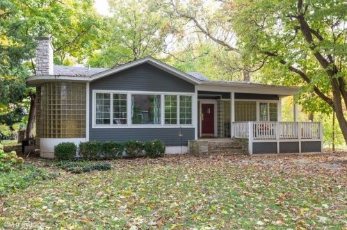 245 Wiltshire Ln, Bull Valley, IL 60014-5430