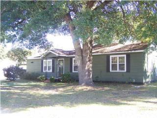 110 Groves St, Walterboro, SC 29488-2539