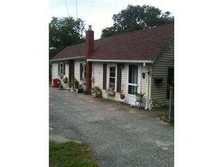 57 Oniska St, Warwick, RI 02889-9618