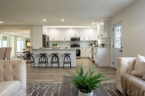 8212 Munster Dr, Huntington Beach CA  92646-5025 exterior