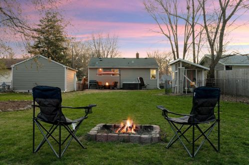 851 7th Ave, Saint Paul MN  55112-2715 exterior