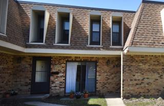 2168 Country Club Dr, Downers Grove IL  60517-3032 exterior
