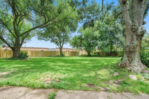 1741 Hialeah, Taylor Lake Village TX 77586-2938 exterior