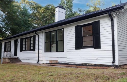 1618 Hairston Rd, Stone Mountain, GA 30088-3617